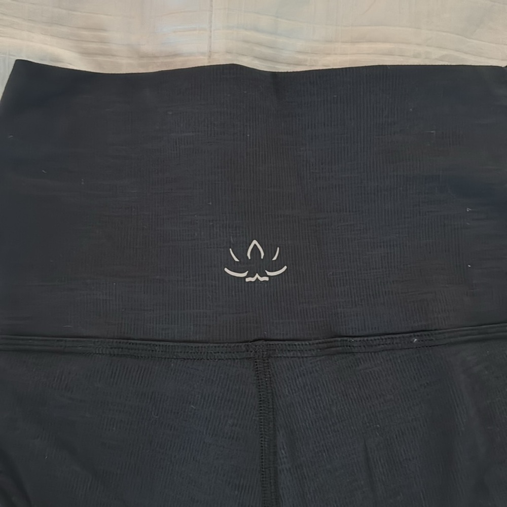 Beyond yoga black ribbed leggings